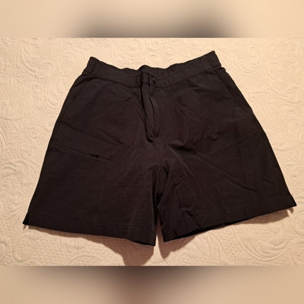 L.L. Bean Medium Nylon Black Lined Padded Outdoor Shorts Regular style ODQL4